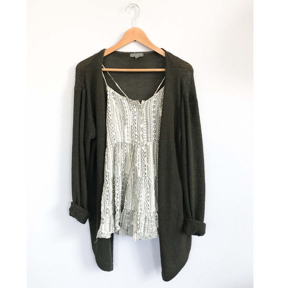 Black and white print ruffled tunic top